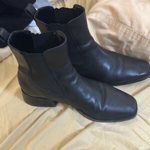 EVERYTHING MUST GO Sam Edelman square toe booties